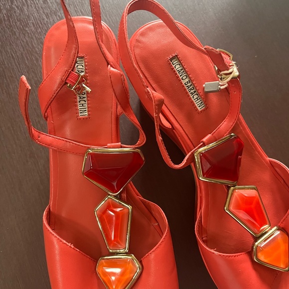 Leather sandals red color. Soft leather. Heel 21/2 inches. Very comfortable - Picture 7 of 7